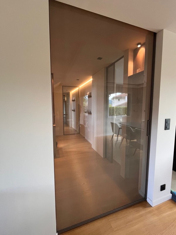 Porte Rimadesio Velaria coulissante avec rail encastré plafond